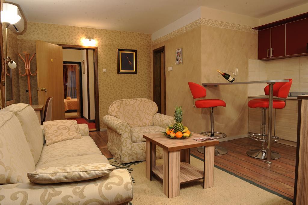Klub Satelit Zlatibor Bed & Breakfast Ngoại thất bức ảnh